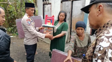 Polsek Cimarga Salurkan Bantuan untuk Korban Kebakaran Rumah di Desa Sudamanik