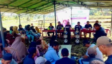 Puluhan buruh tani dan tambang rakyat di Kecamatan Surade, Kabupaten Sukabumi, menunjukkan antusiasme tinggi menjadi peserta BPJS Ketenagakerjaan setelah mengikuti kegiatan edukasi jaminan sosial tenaga kerja yang digelar di Kampung Cidadap, Desa Jagamukti, Selasa (1/9/2026).