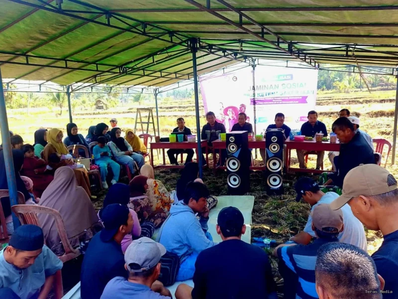 Puluhan buruh tani dan tambang rakyat di Kecamatan Surade, Kabupaten Sukabumi, menunjukkan antusiasme tinggi menjadi peserta BPJS Ketenagakerjaan setelah mengikuti kegiatan edukasi jaminan sosial tenaga kerja yang digelar di Kampung Cidadap, Desa Jagamukti, Selasa (1/9/2026).