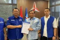 Anton Sukartono Suratto resmi menerima Surat Keputusan sebagai Ketua DPD Partai Demokrat Jawa Barat untuk periode 2026–2031.