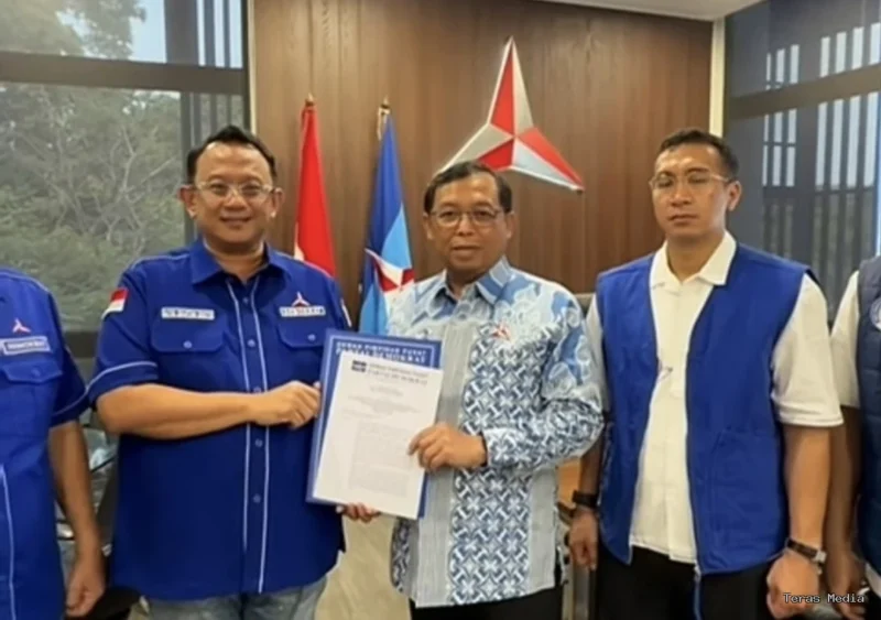 Anton Sukartono Suratto resmi menerima Surat Keputusan sebagai Ketua DPD Partai Demokrat Jawa Barat untuk periode 2026–2031.