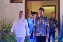Wakil Presiden Gibran Rakabuming Raka yang berjalan berdampingan dengan Wakil Ketua DPR RI sekaligus Ketua Harian Partai Gerindra, Prof. Sufmi Dasco Ahmad.