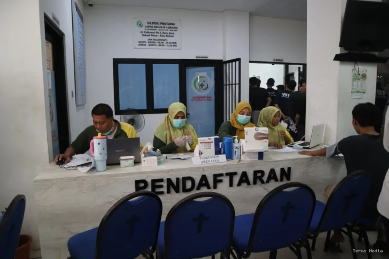Lembaga Pemasyarakatan (Lapas) Kelas IIA Bekasi bekerja sama dengan Dinas Kesehatan Kota Bekasi melaksanakan kegiatan *Tracing Tuberkulosis (TB) Terintegrasi dan Cek Kesehatan Gratis (CKG)* bagi Warga Binaan Pemasyarakatan (WBP),