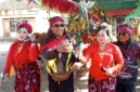 Lebih dari 1.000 warga Pulau Giliraja, Kabupaten Sumenep, antusias menyaksikan pagelaran kerapan sapi betina yang digelar secara mandiri oleh masyarakat.