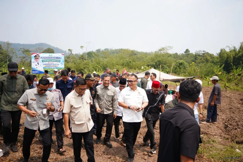 Kehadiran Gubernur Banten, Andra Soni, bersama Anggota DPR RI Dapil Lebak–Pandeglang sekaligus Ketua Umum DPP Petani NasDem, Arif Rahman, menjadikan hari perayaan ini bukan sekadar seremonial — melainkan momen pengakuan tulus bahwa setiap petani yang merawat tanaman dengan keringat adalah pahlawan ketahanan pangan kita.