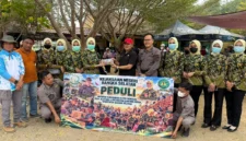 Kejaksaan Negeri Bangka Selatan menunjukkan kepedulian terhadap warga yang menjadi korban musibah kebakaran di Dusun Serdang, Desa Jelutung, Kabupaten Bangka Selatan, dengan menyalurkan paket bantuan sosial