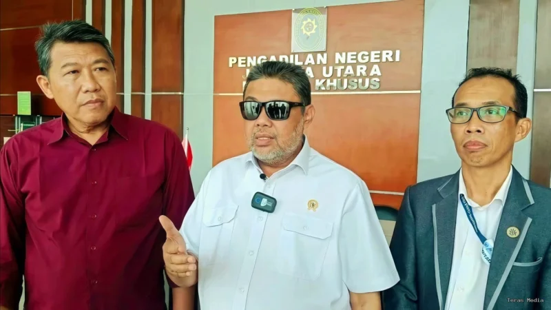 Penasihat Khusus Presiden Bidang Ketenagakerjaan Said Iqbal dan aktivis buruh Achmad Ismail mendatangi Pengadilan Negeri Jakarta Utara untuk memberikan dukungan moril secara langsung kepada Gabriel Lumbantoruan alias Gabriel Sihombing, buruh pabrik yang tengah menghadapi tuntutan pidana.