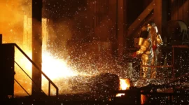 Program hilirisasi mineral telah menjadi penggerak utama investasi sekaligus strategi pemerintah dalam membangun basis industri nasional.