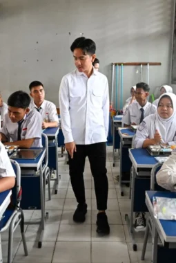 Agus Pertanyakan Keteladanan Gibran, Desak DPR Sikapi Polemik Ijazah dan Serukan Wapres Mundur
