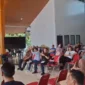 Proyek pembangunan utilitas di lingkungan Cluster Coatesville, Kota Wisata, menuai keberatan dari sejumlah warga.