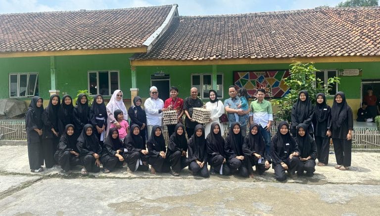IMG-20250209-WA0162 Yayasan Camellia Panduwinata Ribuan Santri di Rangkasbitung, KITA Lebak Berikan Apresiasi I Teras Media