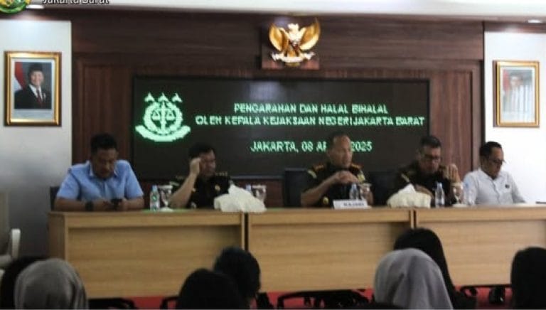IMG-20250408-WA0017 Kejari Jakarta Barat Gelar Pengarahan dan Halal Bihalal Pasca Libur Lebaran I Teras Media
