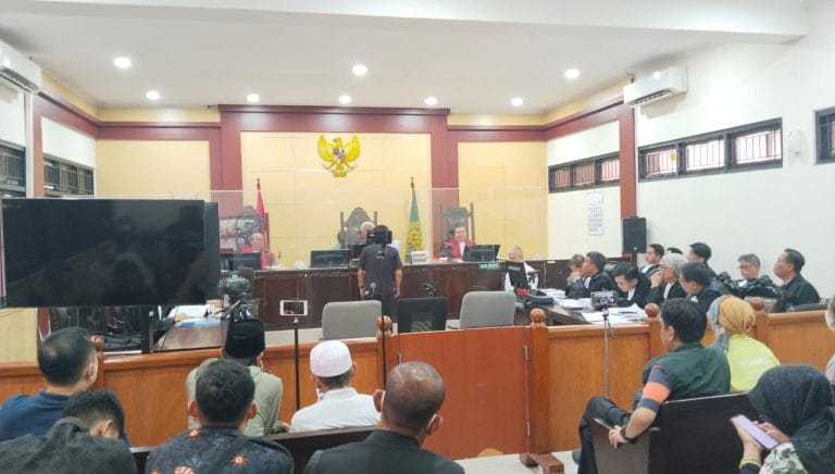 IMG-20250704-WA0044 Kades dan Camat Teluknaga Beberkan Praktik Mafia Tanah Terdakwa Charlie Chandra di Persidangan I Teras Media