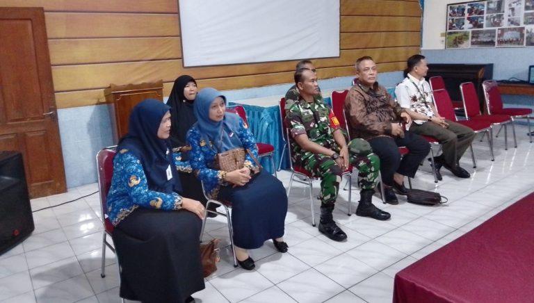 IMG-20250927-WA0008 Pengawas Sekolah Gondomanan Jogjakarta Apresiasi Para Siswa Cuci Sendiri Tempat Makannya I Teras Media