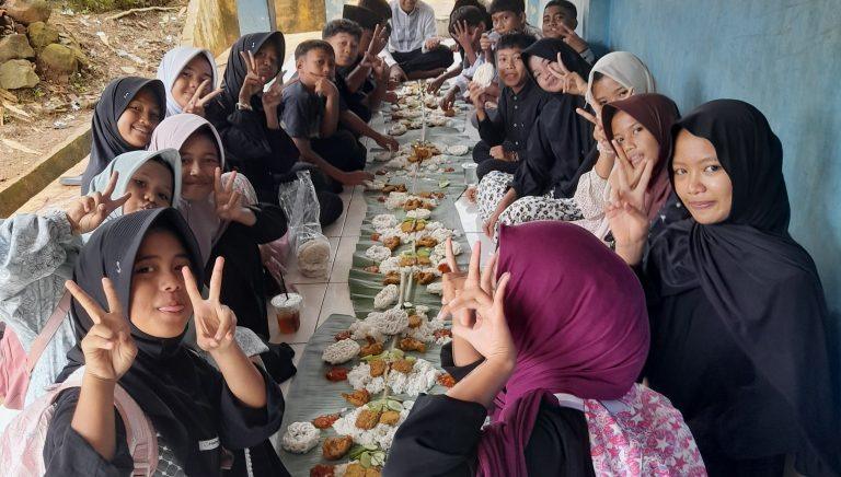 Sambut Hari Santri Nasional Tahun 2025 SMPN 1 Gunungkencana Gelar Upacara dan Berbagai Perlombaan 1 Sambut Hari Santri Nasional Tahun 2025 SMPN 1 Gunungkencana Gelar Upacara dan Berbagai Perlombaan I Teras Media