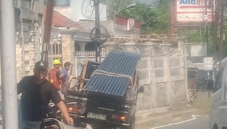 Ketum LSM Bentar Desak Pemerintah Kabupaten Lebak Tertibkan Pemasangan Tiang Jaringan Wifi Yang Takberijin 1 Pemasangan Tiang Jaringan Utilitas Milik AWI Net Yang Diduga Belum Mengantongi Ijin Mendapat Perhatian Dari Komisi 1 DPRD Lebak