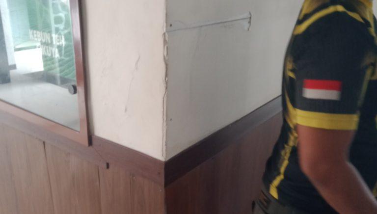 Sungguh Miris Kantor DPRD Lebak Terkesan Kumuh dan Tak Terawat : Kemana Larinya Anggaran Perawatannya ?? 7 Sungguh Miris Kantor DPRD Lebak Terkesan Kumuh dan Tak Terawat : Kemana Larinya Anggaran Perawatannya ?? I Teras Media