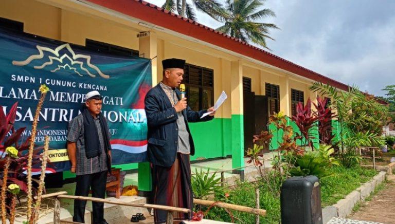 Sambut Hari Santri Nasional Tahun 2025 SMPN 1 Gunungkencana Gelar Upacara dan Berbagai Perlombaan Sambut Hari Santri Nasional Tahun 2025 SMPN 1 Gunungkencana Gelar Upacara dan Berbagai Perlombaan